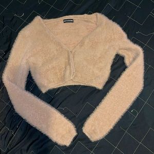 PLT Low-Cut Long Sleeve Crop-Top